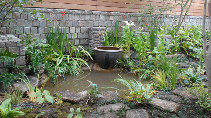 【完成】立水栓と水鉢を見せ場に。水草も似合う